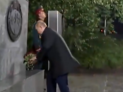 Преди срещата с Тръмп Путин положи цветя на мемориал за американско-съветското сътрудничество в Магадан